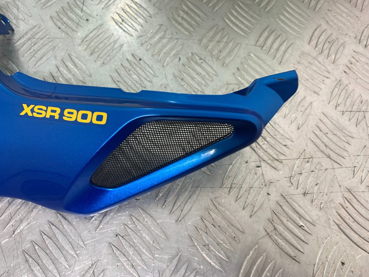 YAMAHA XSR900 XSR 900 LEFT SEAT PANEL  YEAR 2022-2024 (CMB1215)