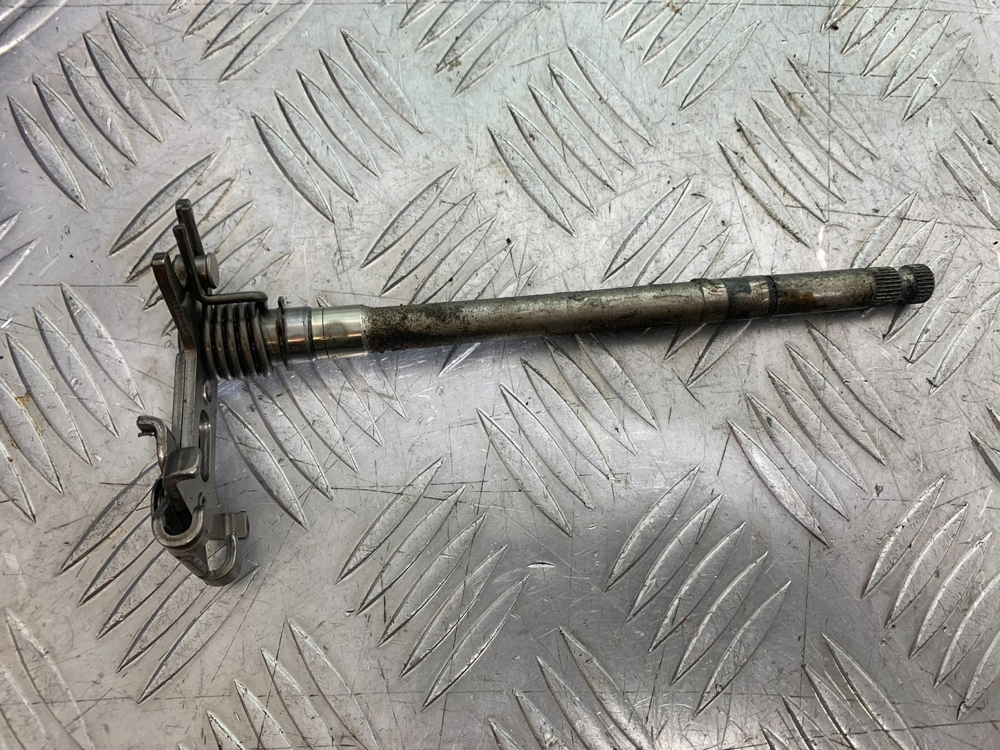 TRIUMPH 675 STREET TRIPLE GEAR SHAFT  2013-2016 (CMB1186)