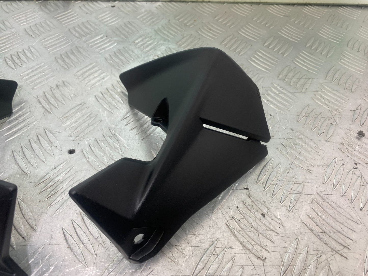 BMW R1200 R 1200 GS LEFT & RIGHT TANK INNER PANELS    YEAR 2013-2016 (CMB1257)