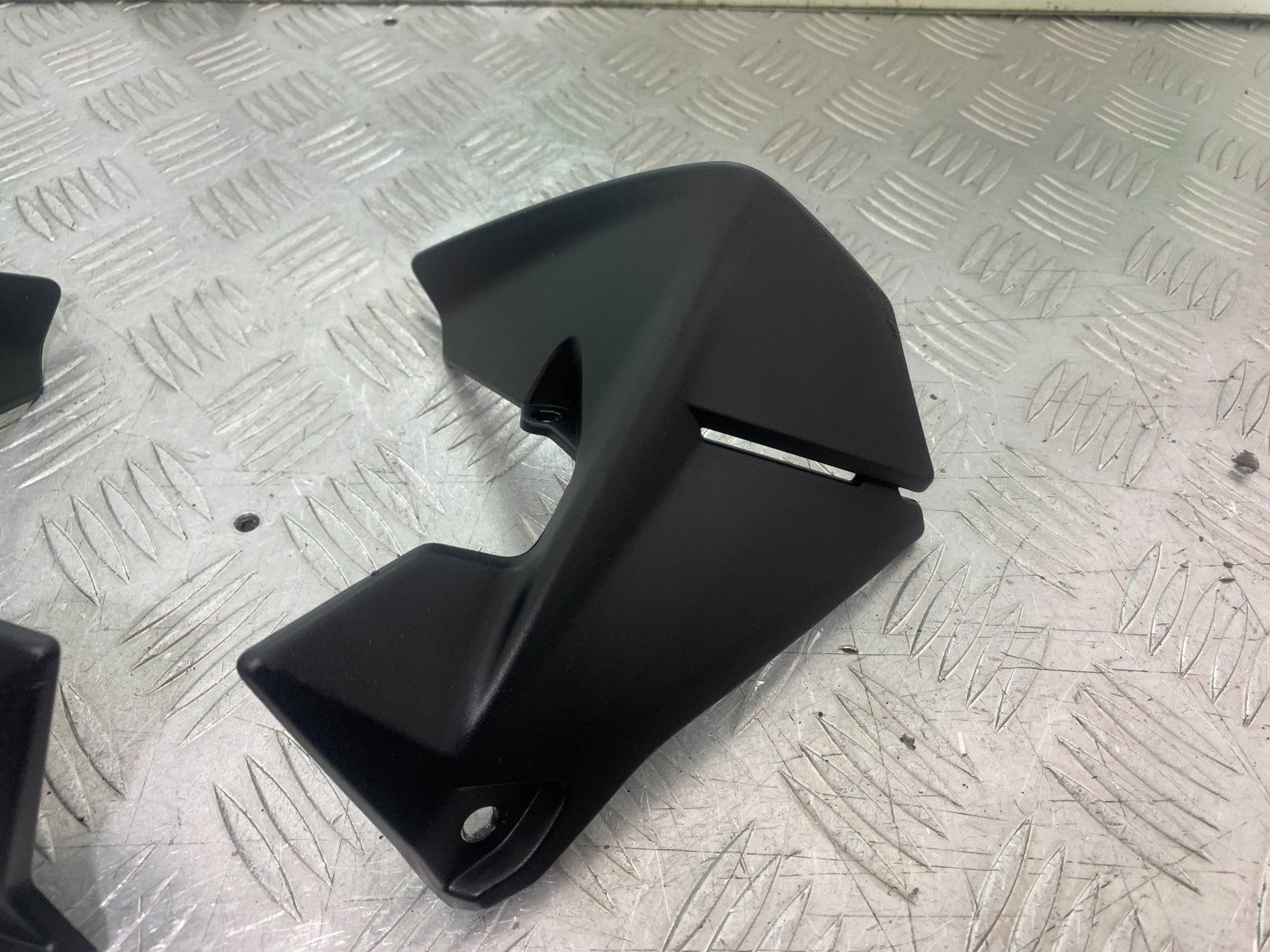 BMW R1200 R 1200 GS LEFT & RIGHT TANK INNER PANELS    YEAR 2013-2016 (CMB1257)