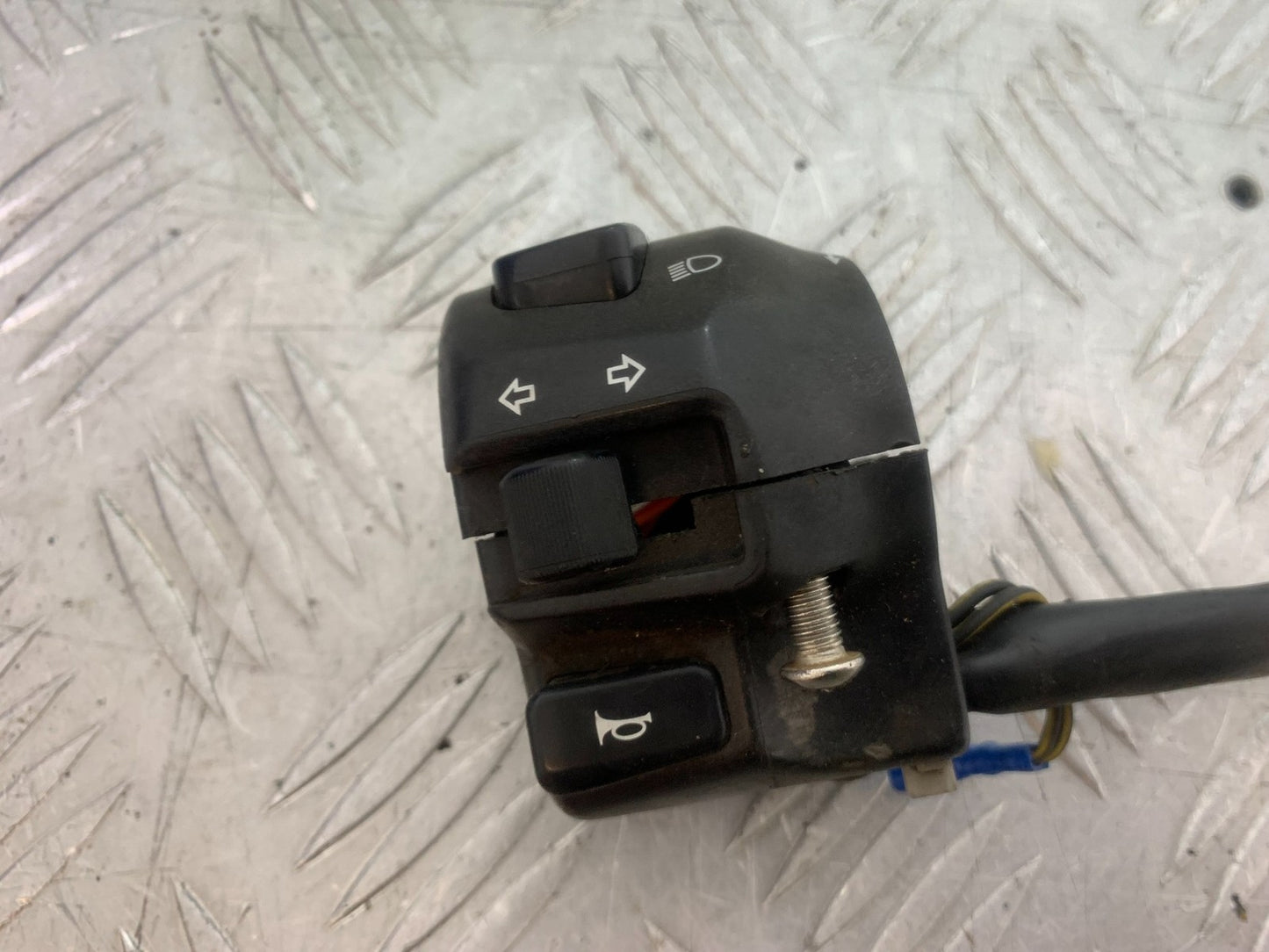 SUZUKI GS500 GS 500 LEFT SWITCH GEAR  YEAR 2001-2008 (CMB1254)