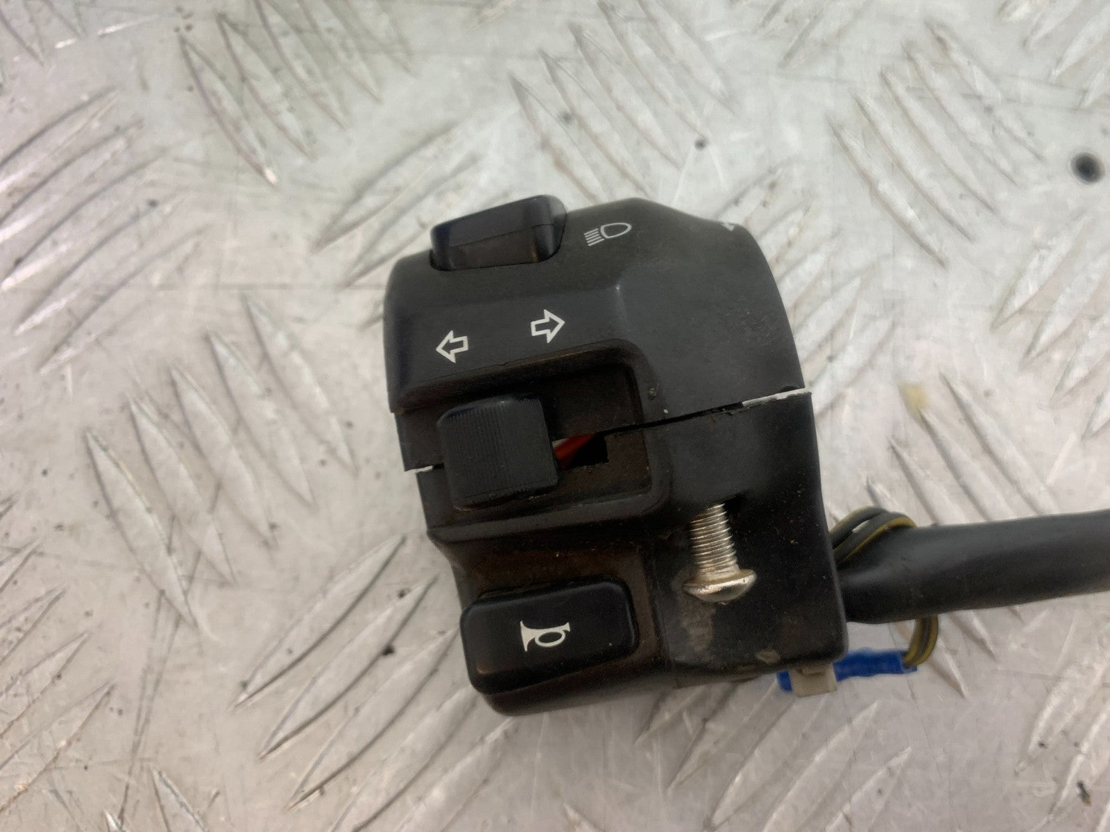 SUZUKI GS500 GS 500 LEFT SWITCH GEAR  YEAR 2001-2008 (CMB1254)