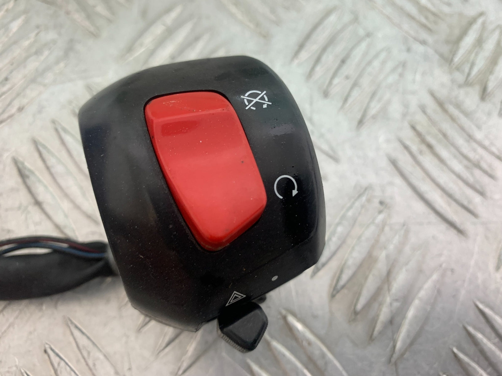 SUZUKI GSF600 GSF 600 BANDIT RIGHT SWITCH GEAR  YEAR 2001-2003 (CMB1157)