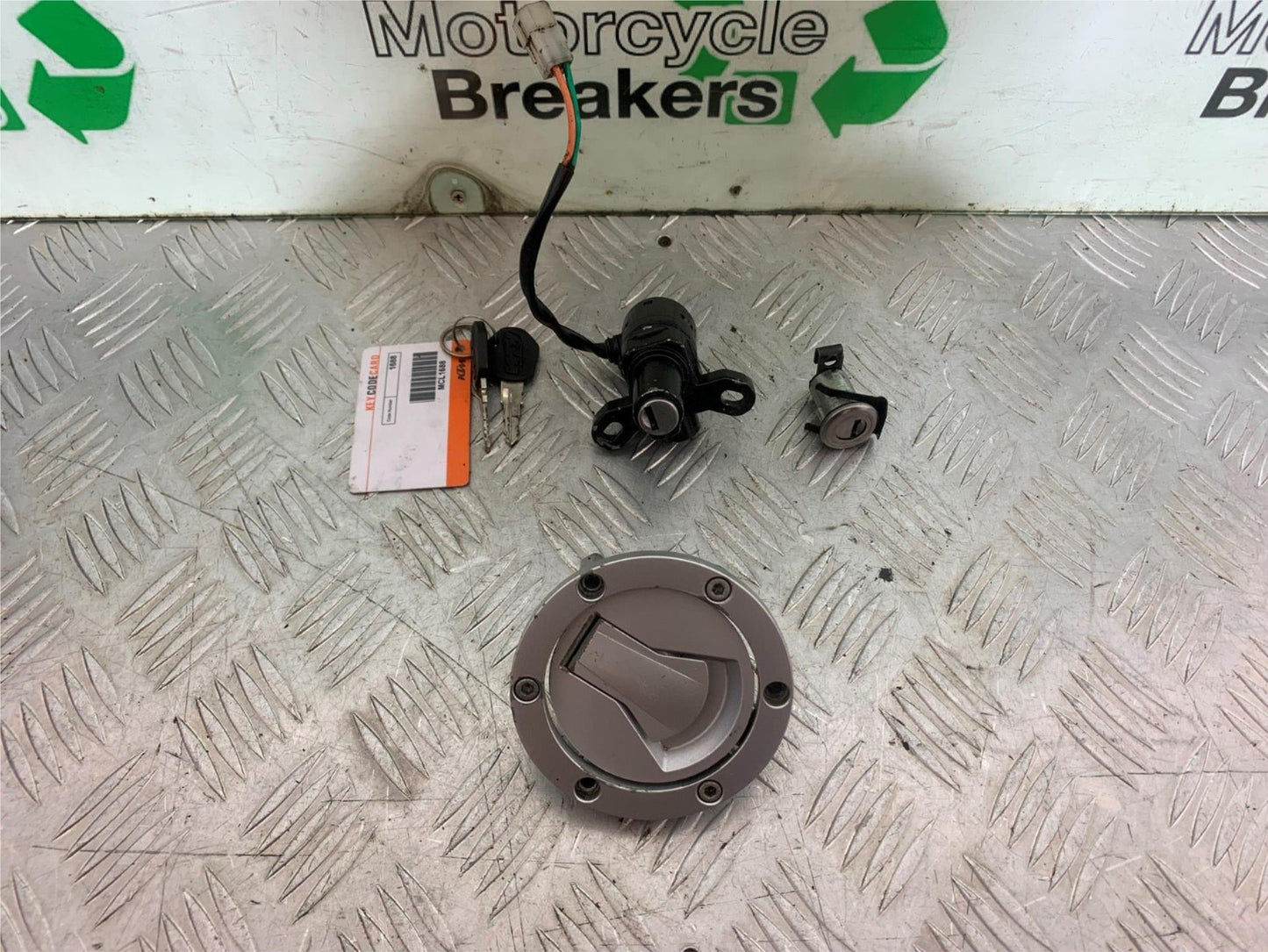 KTM 690 DUKE R LC4 LOCK SET KEYS YEAR 2012-2015  (CMB1180)