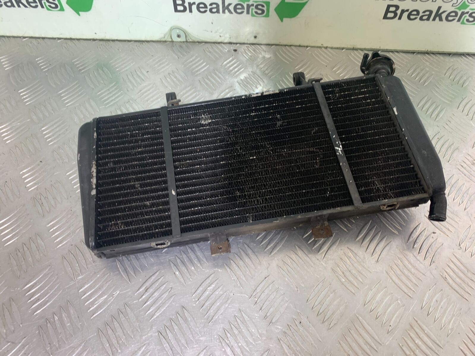 TRIUMPH 1050 SPRINT ST RADIATOR   YEAR 2004-2007 (CMB1089)