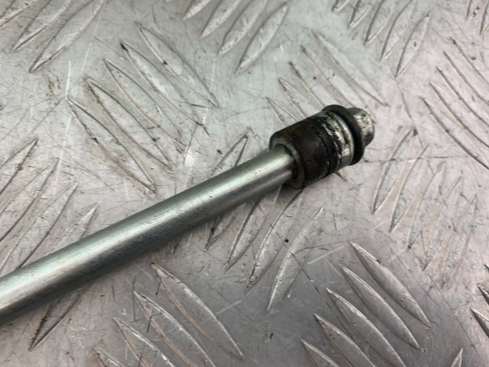 HONDA CBF125 CBF 125 FRONT WHEEL SPINDLE   YEAR 2009-14  (CMB1172)