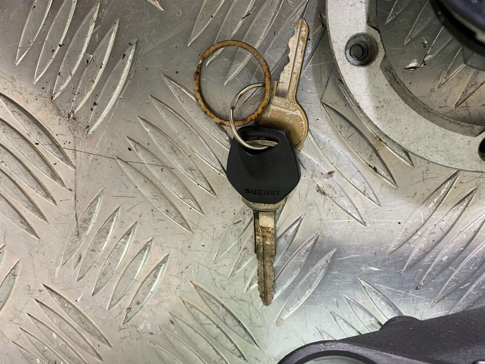 SUZUKI SV650 X SV 650 X LOCKS AND KEY  YEAR 2018-2022  (CMB1081)
