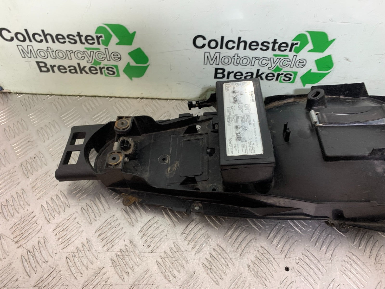 KAWASAKI GTR1400 GTR 1400 UNDRETRAY  YEAR 2007-2009 (CMB1306)
