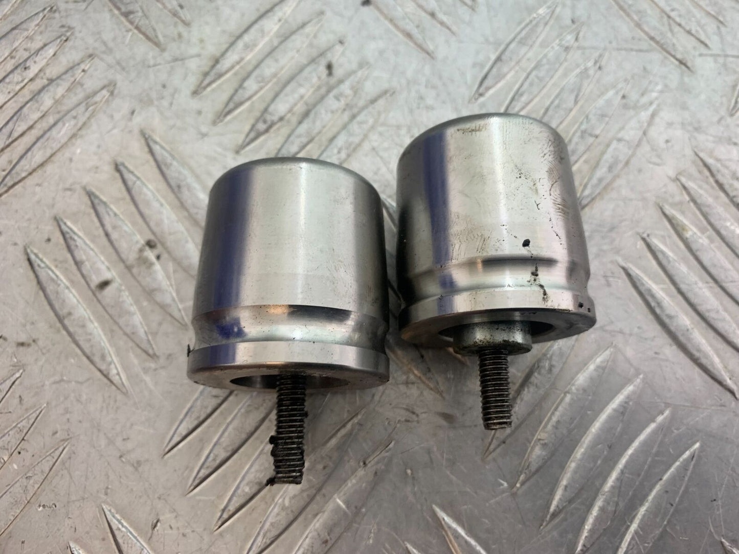 TRIUMPH 955i SPRINT ST BAR END WEIGHTS  YEAR 1999-2004 (CMB1124)