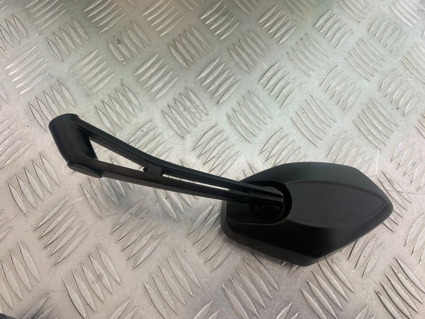 DUCATI DIAVEL 1200 RIGHT MIRROR  YEAR 2014-17 (CMB1054)