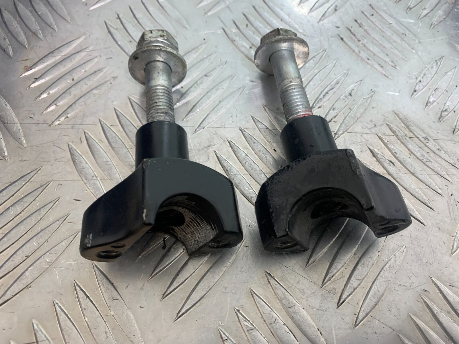 HARLEY DAVIDSON XL883 N IROD HANDLEBAR CLAMPS  YEAR 2020  (CMB1116)