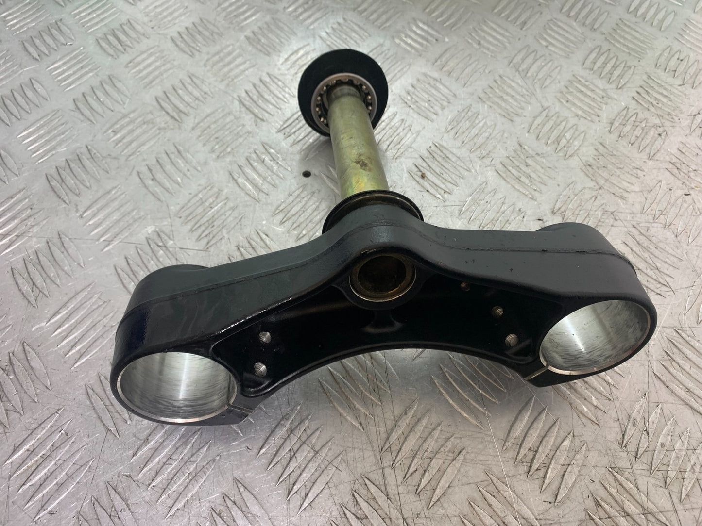 TRIUMPH 1050 SPEED TRIPLE BOTTOM YOKE  YEAR 2005-2007 (CMB1322)