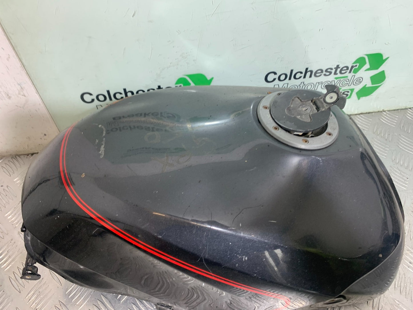 KAWASAKI GPX 750 GPX 750 PETROL TANK   YEAR 1990