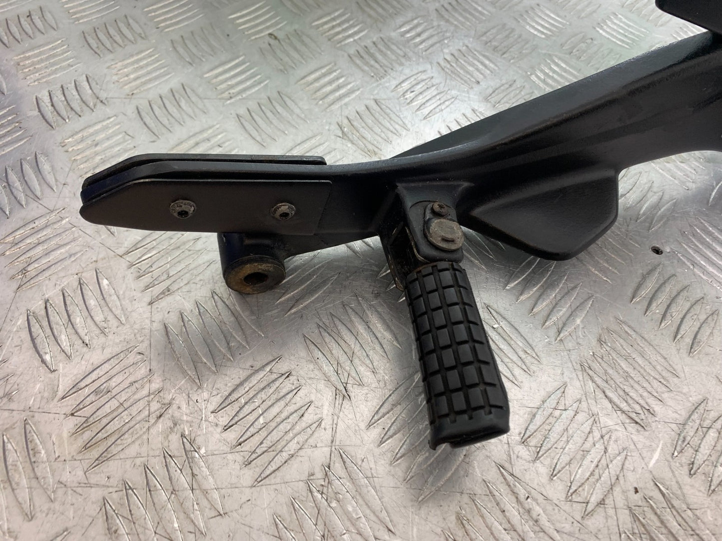 HONDA CBF600 CBF 600 FRONT RIGHT HANGER  YEAR 2004 -07 (CMB1247)
