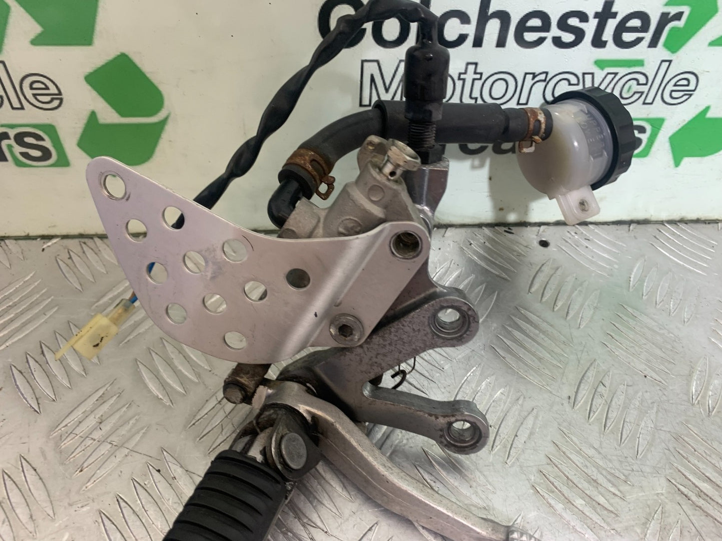 KAWASAKI ZX9R ZX9 E1 FRONT RIGHT HANGER YEAR 2000-01 (CMB1171)