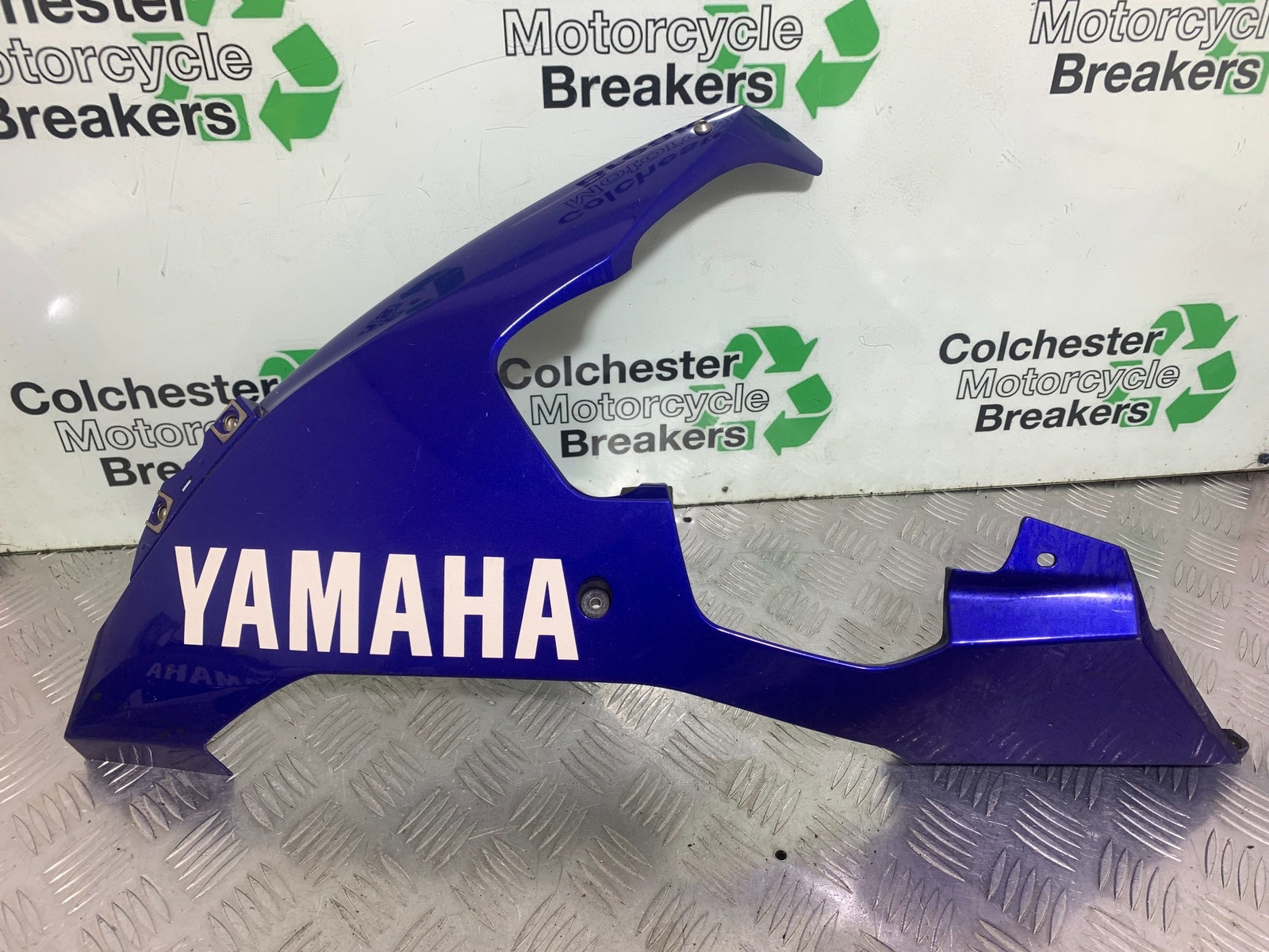 YAMAHA YZF R1 LEFT LOWER FAIRING PANEL   YEAR 2004-2006 (CMB1155)