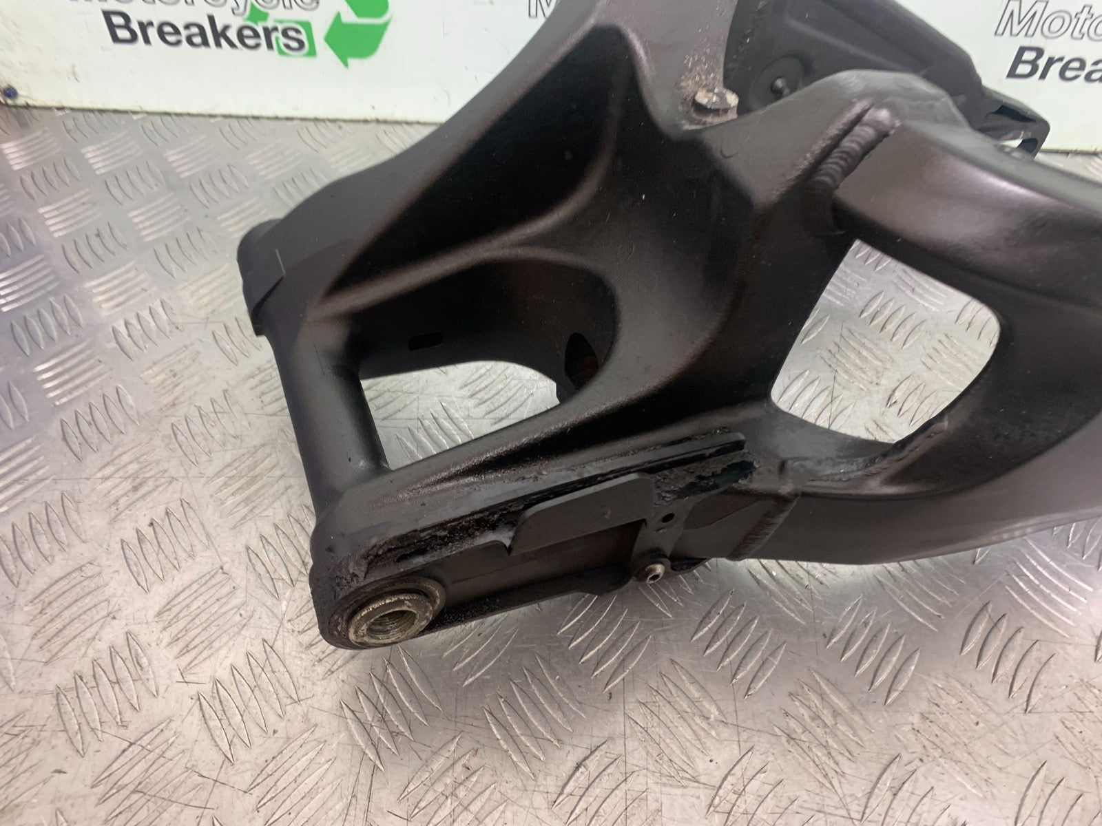 KAWASAKI ZX10R ZX10 R SWINGARM  2008-2010 (CMB1206)