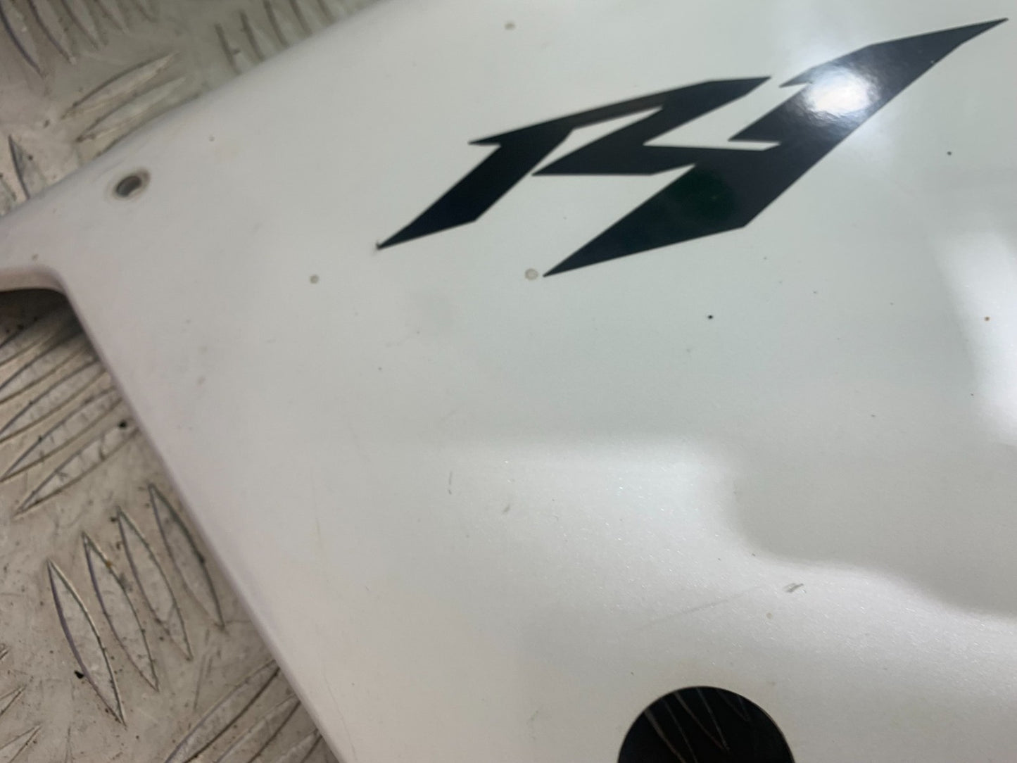 YAMAHA YZF R1 14 B BIG BANG RIGHT FAIRING PANEL   2009-14 (CMB1175)