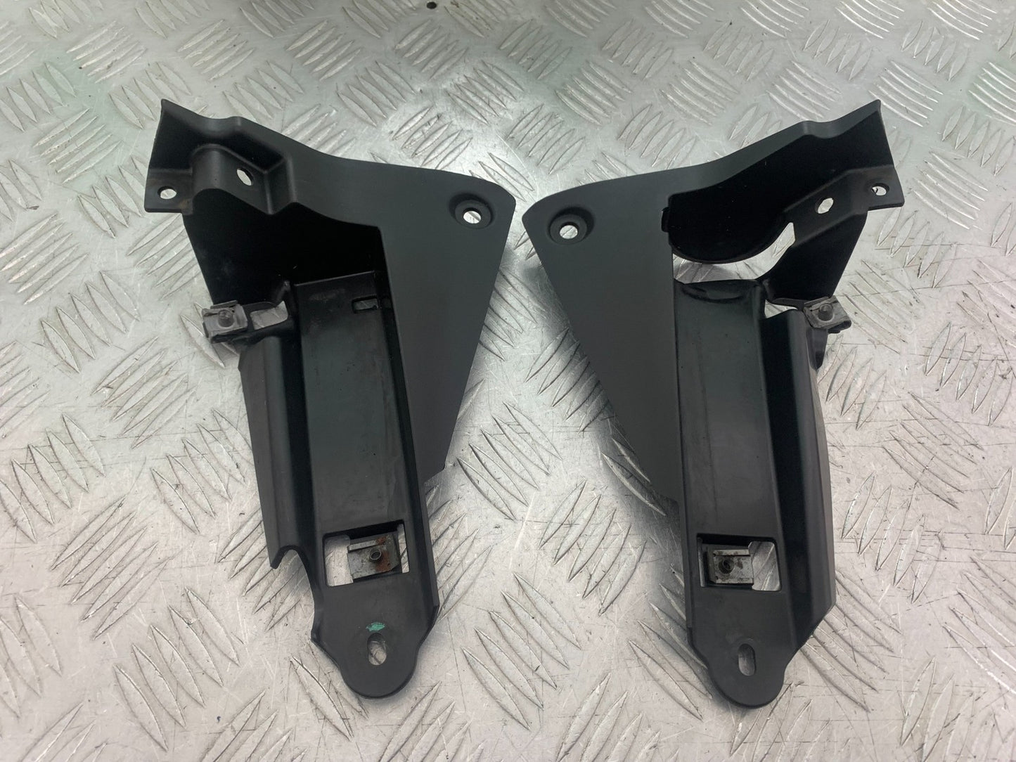 TRIUMPH 675 STREET TRIPLE RX LEFT AND RIGHT RADIATOR INFILLS  2015- 17 (CMB1299)