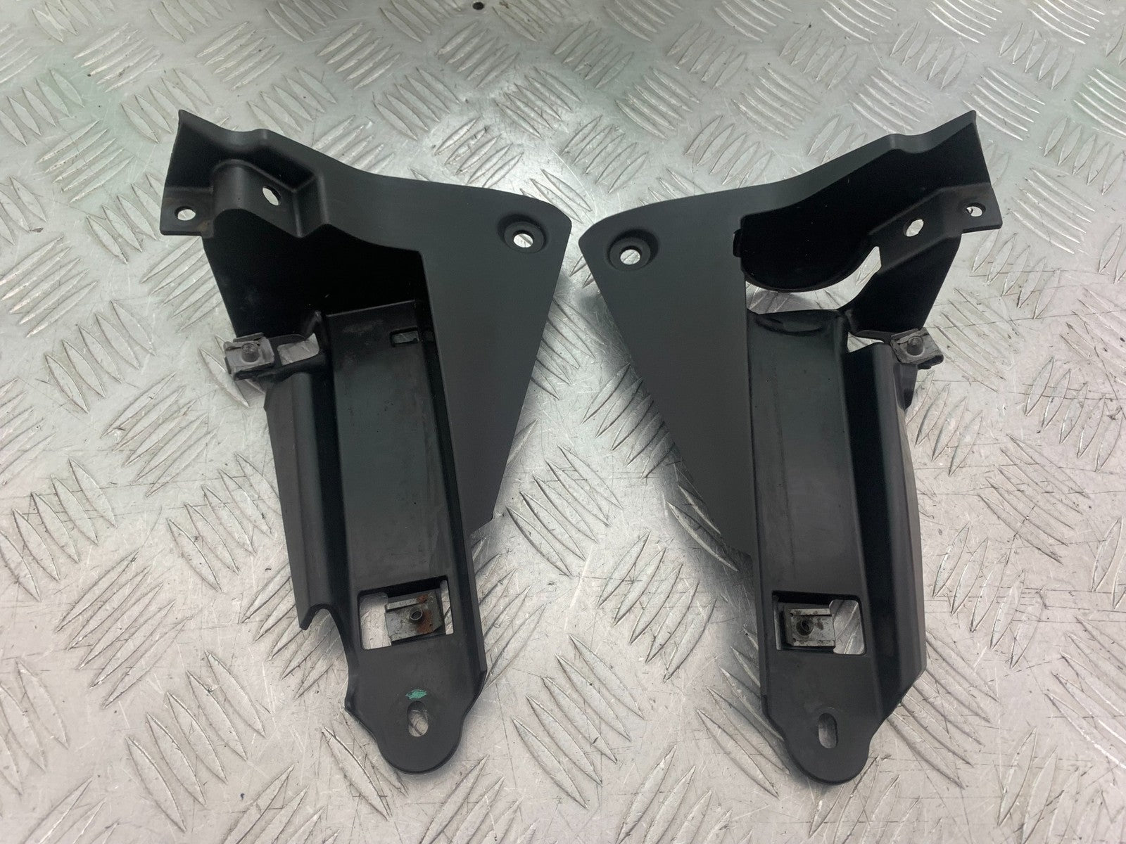 TRIUMPH 675 STREET TRIPLE RX LEFT AND RIGHT RADIATOR INFILLS  2015- 17 (CMB1299)