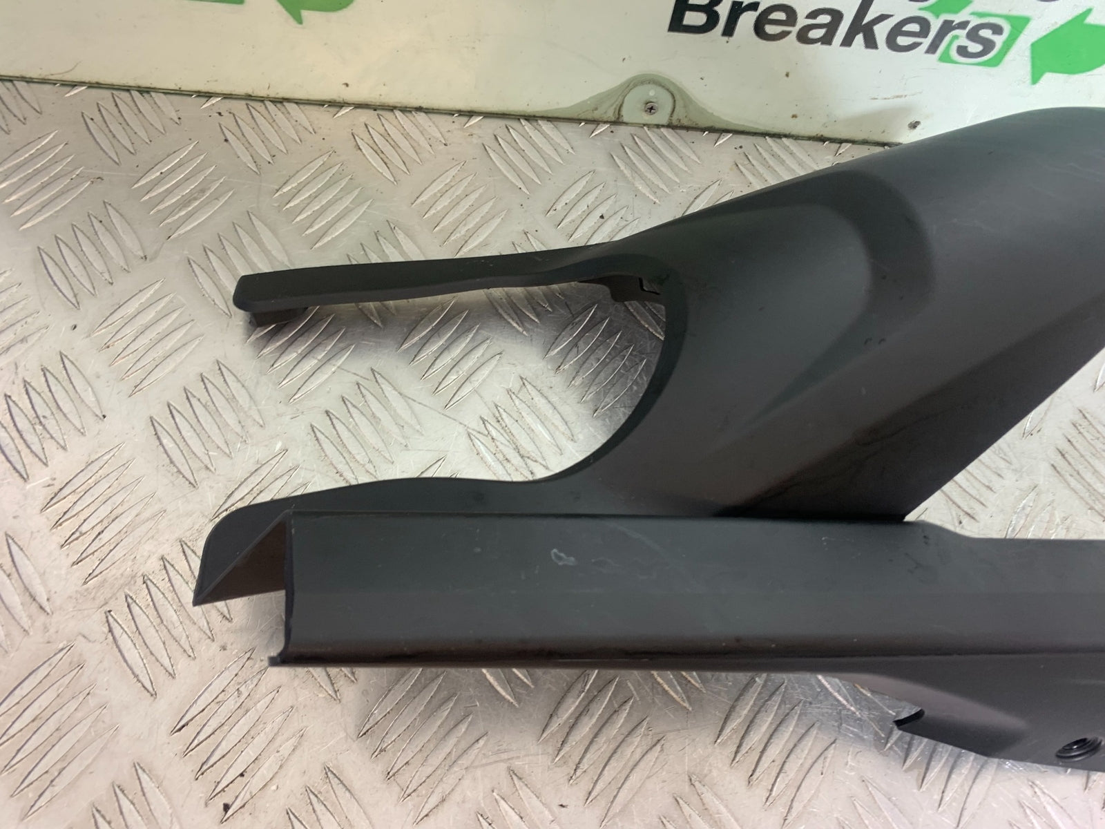 TRIUMPH TRIDENT 660 HUGGER   YEAR 2021-2024 (CMB1148)