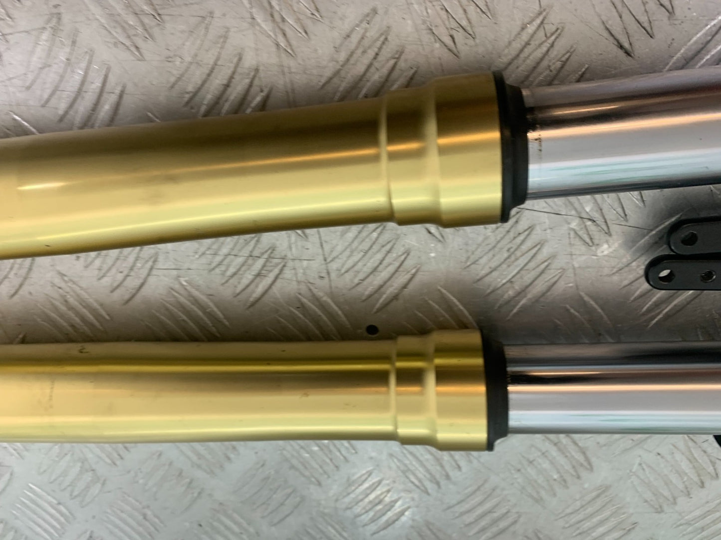 TRIUMPH 1050 SPEED TRIPLE FORKS YEAR 2005-2007 (CMB1322)