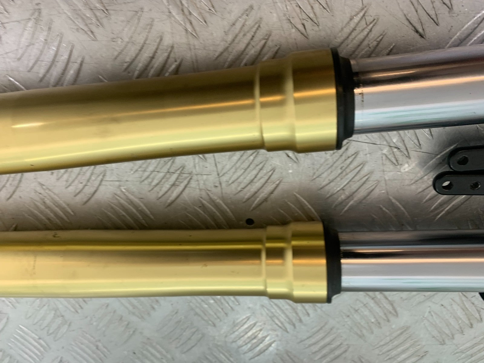 TRIUMPH 1050 SPEED TRIPLE FORKS YEAR 2005-2007 (CMB1322)