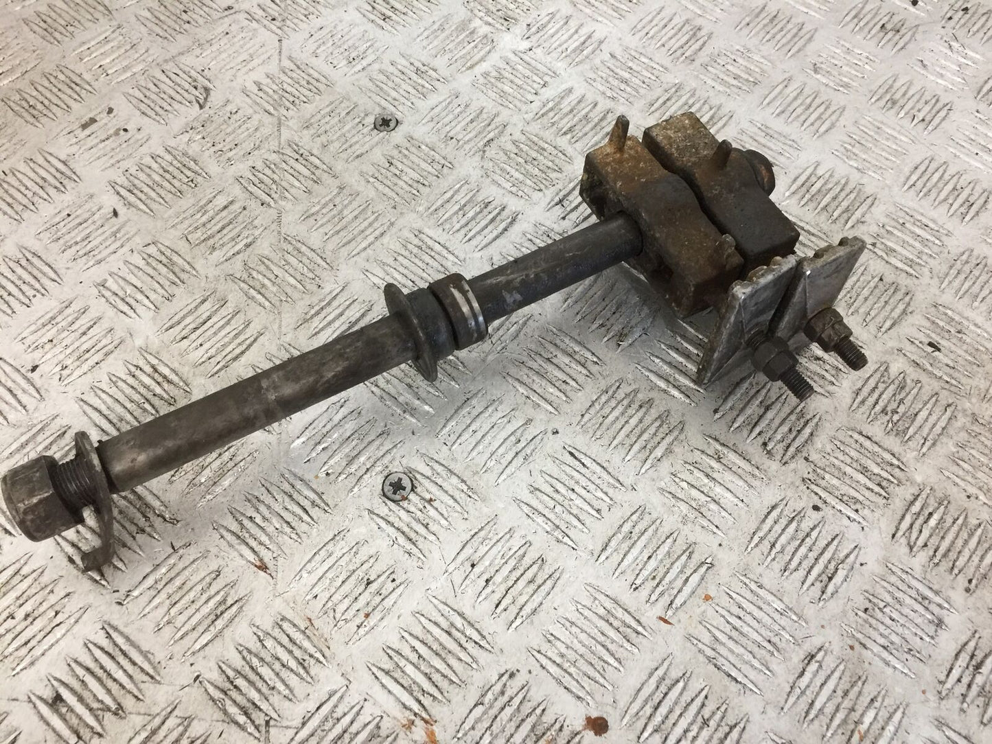 HONDA CBR600 CBR 600 REAR WHEEL SPINDLE  YEAR 1997-98 (STOCK 892)