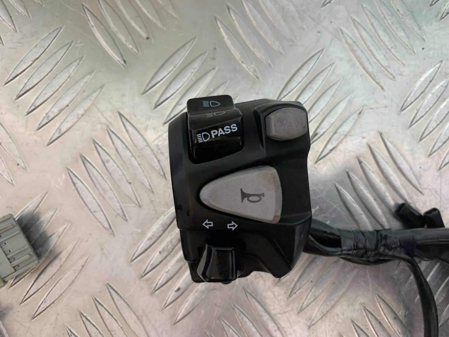 HONDA CBR650 F CBR 650F LEFT SWITCH GEAR  YEAR 2014-2017  (STOCK 998)