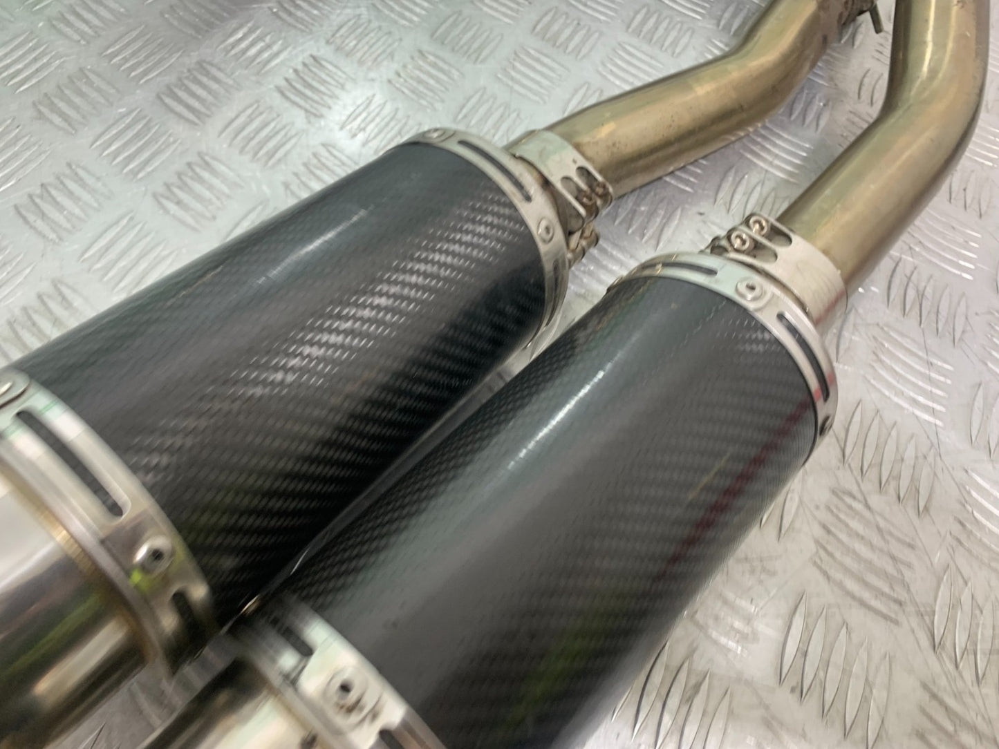 YAMAHA YZF R1 4C8 DELKEVIC CARBON SILENCERS & LINK PIPE  YEAR 2007-08 (CMB1237)