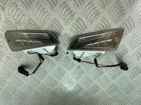 PIAGGIO VESPA GTS 125 FRONT NDICATORS  YEAR 2009-2014  (CMB1261)