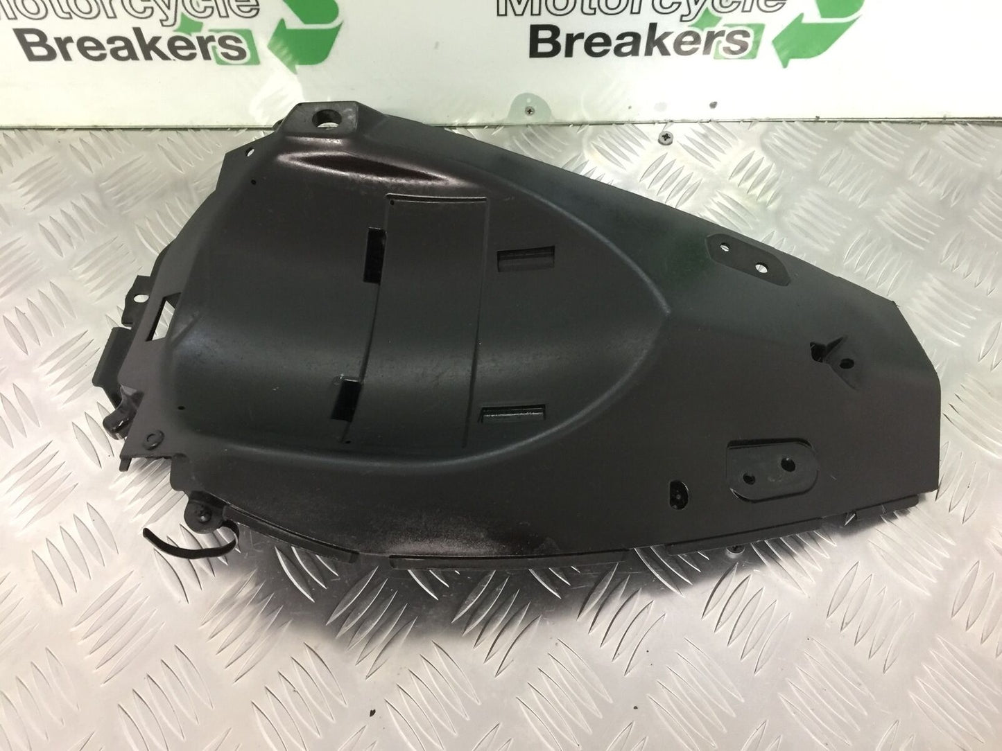 KAWASAKI ER6 N UNDERTRAY YEAR 2009-2011  (STOCK 928)