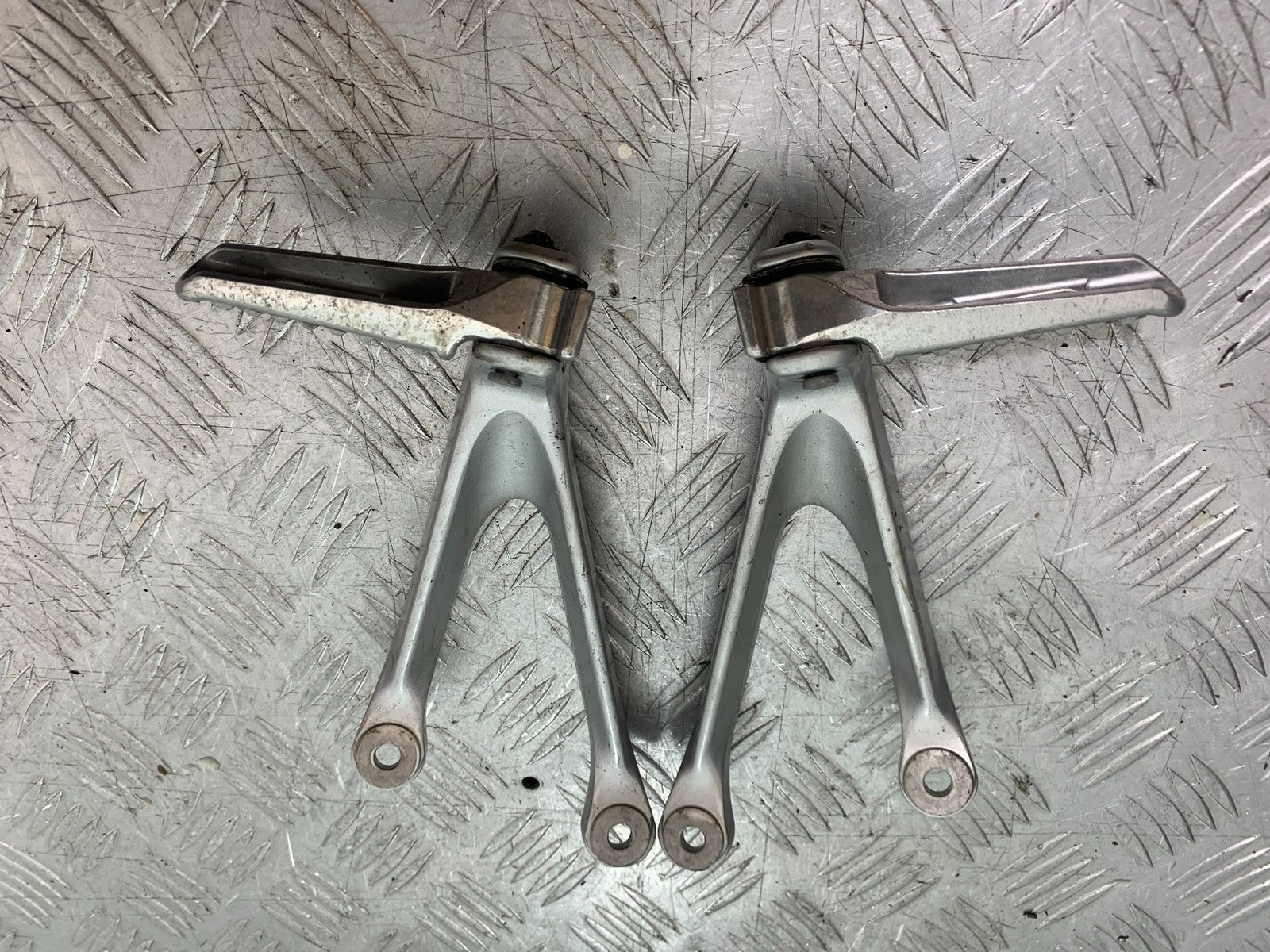 HONDA CBR1000 rr FIREBLADE REAR HANGERS AND PEGS   2012-2016 (CMB1280)