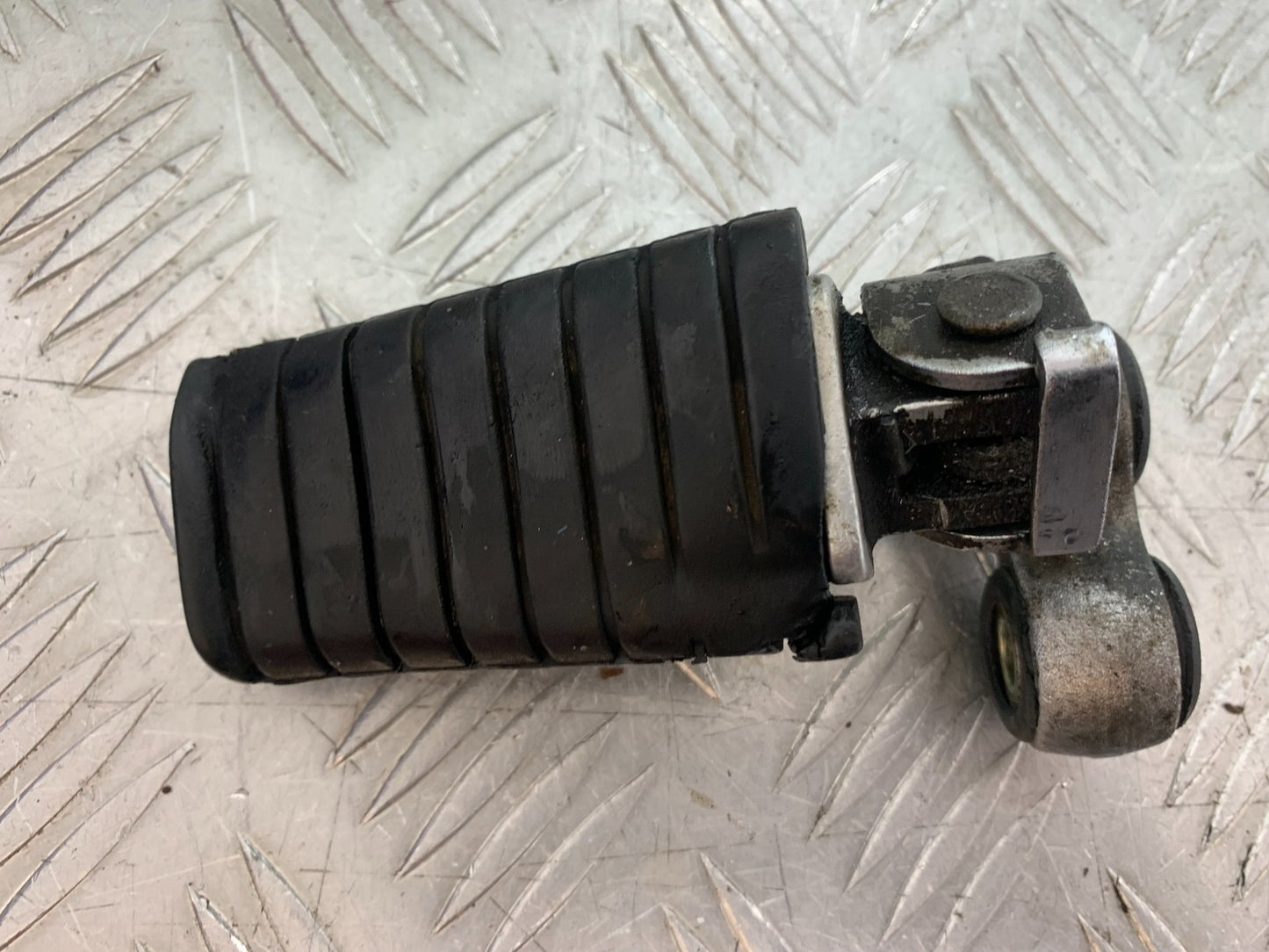 YAMAHA XV1100 XV 1100 VIRAGO FRONT LEFT FOOTPEG  1990-1999 (CMB1243)