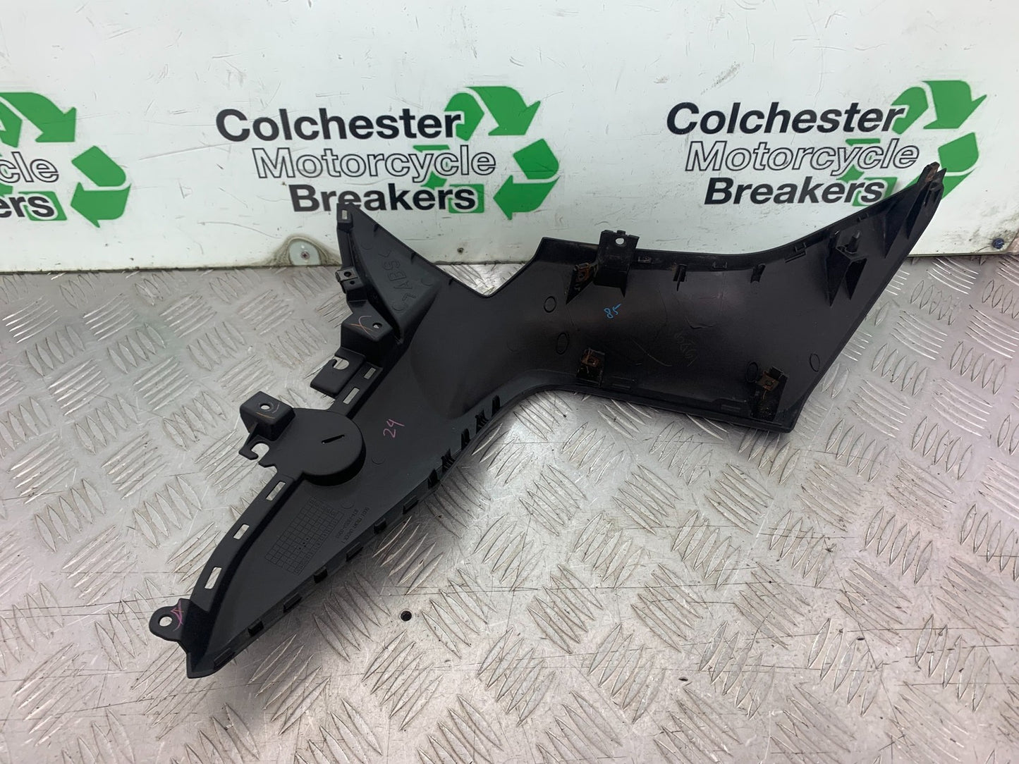 YAMAHA XMAX 300 SIDE INFILL PANEL  YEAR 2017-2020 (CMB1218)