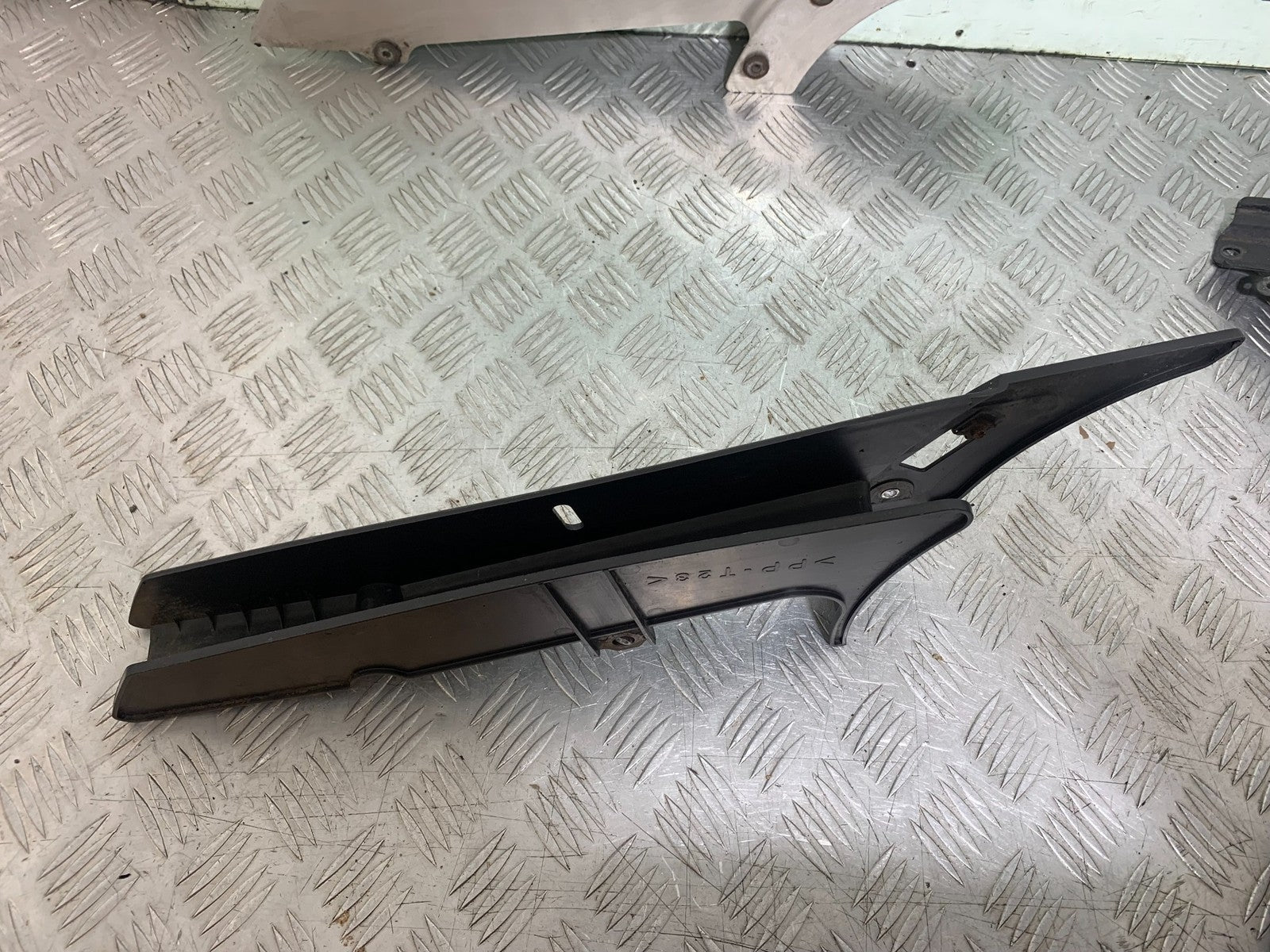 YAMAHA XVS 1300 MIDNIGHT STAR CHAIN GUARD YEAR 2007-16 (CMB1200)