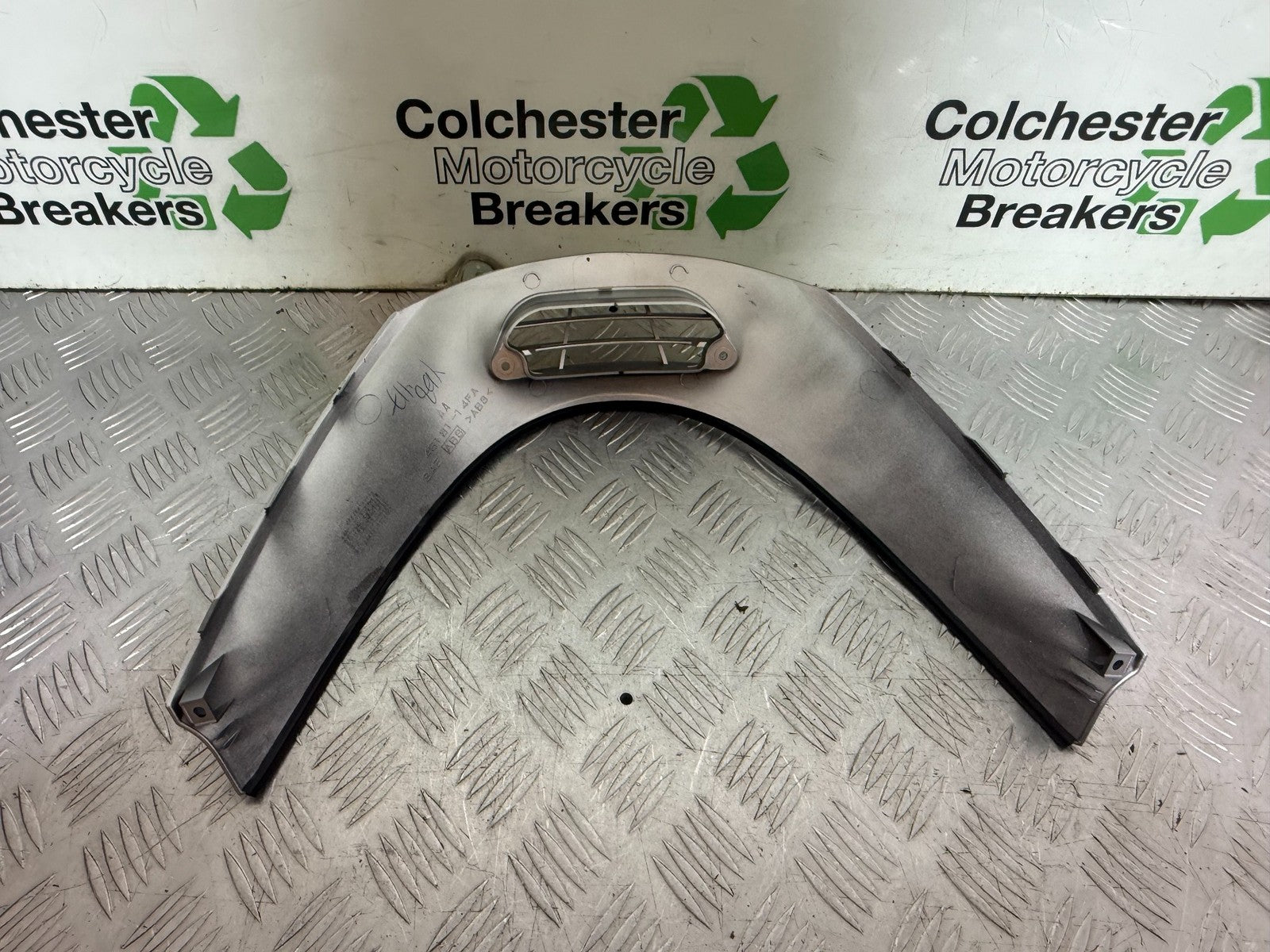 SUZUKI UH125 UH 125 AN250 AN 250 BURGMAN SCREEN TRIM YEAR 1999-2002