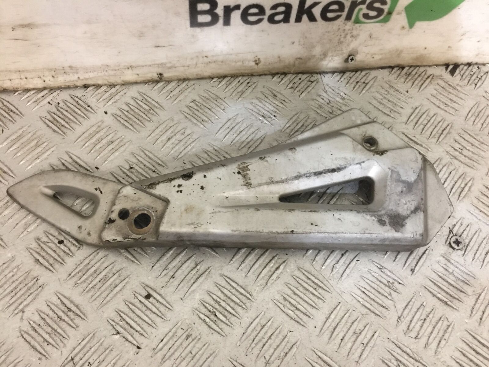 SUZUKI EN125 EN 125 RIGHT HANGER  YEAR 2006-09   (STOCK 826)