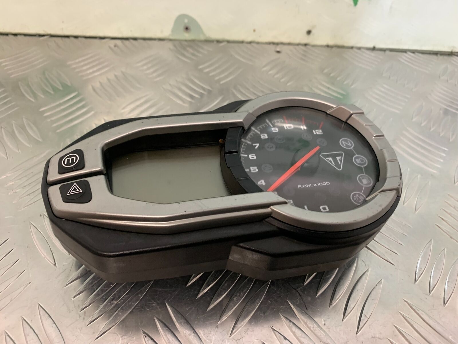 TRIUMPH TIGER 800 XCA CLOCKS SPEEDO DASH  YEAR 2015-2017 (STOCK 940)