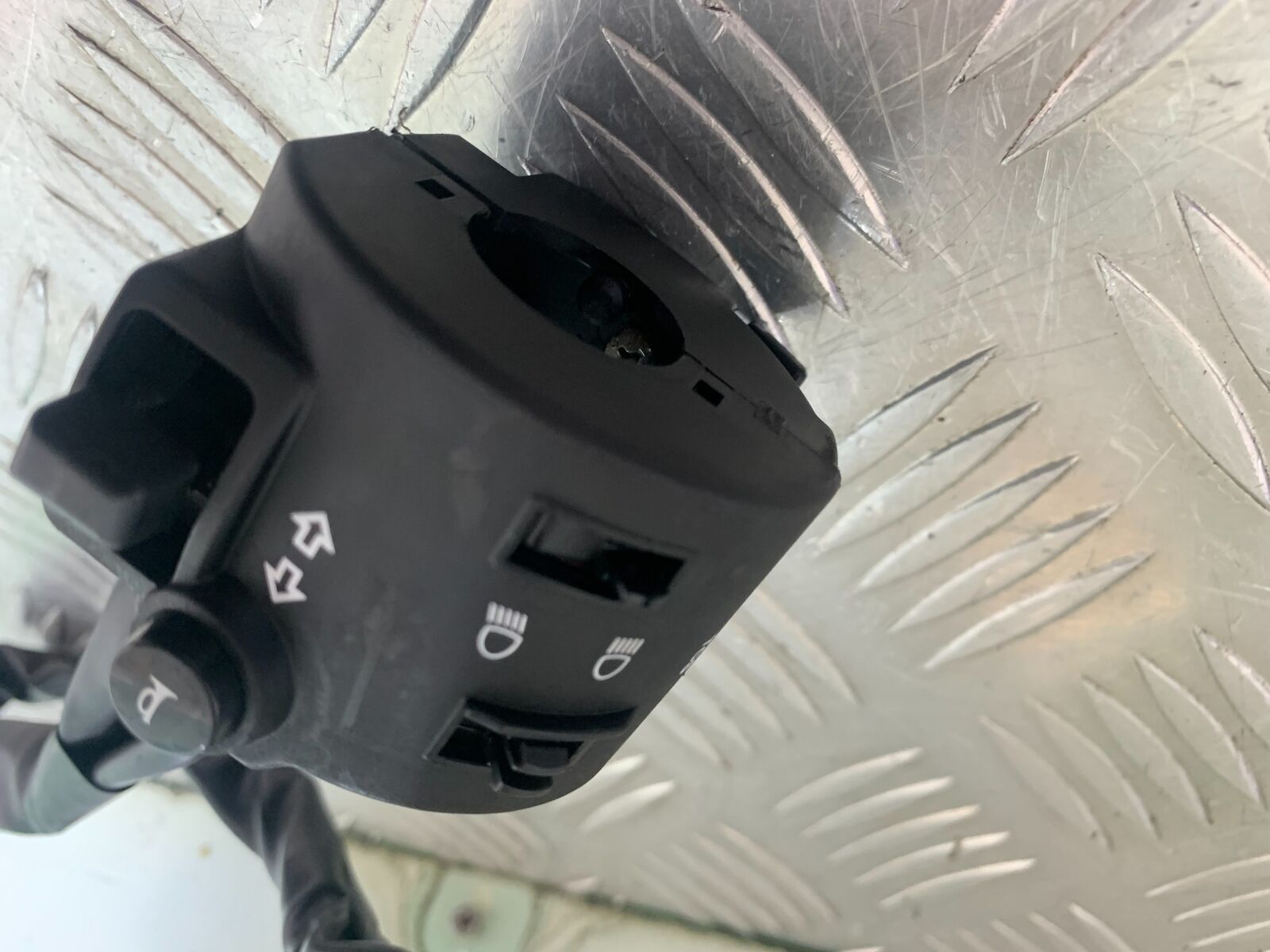 YAMAHA XSR900 XSR 900 LEFT SWITCH GEAR  YEAR 2021-2022 (CMB1073)