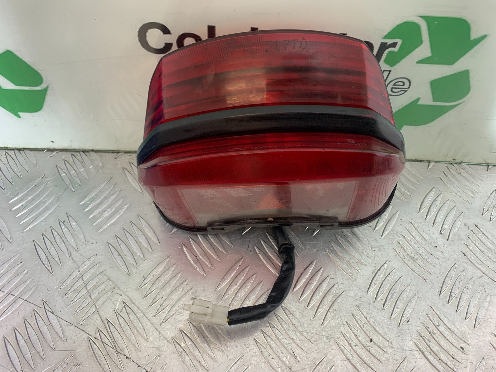 YAMAHA XJR1300 XJR 1300 REAR LIGHT  YEAR  1999-2003 (CMB1119)