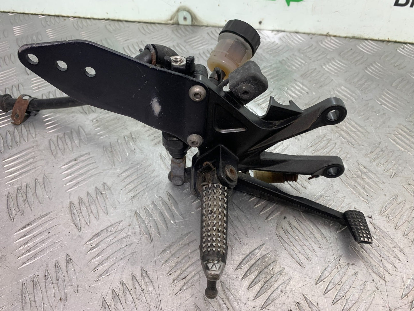 KAWASAKI ZX10R ZX10 R FRONT RIGHT HANGER   2008-2010 (CMB1301)