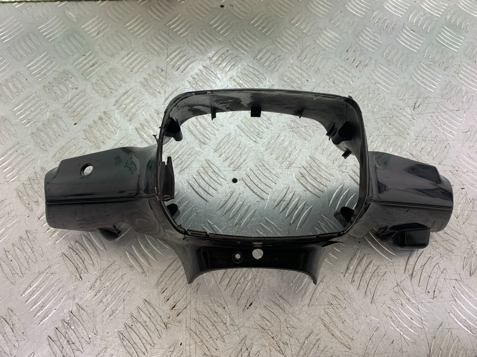 PIAGGIO VESPA LX50 LX S 50 HEADLIGHT SURROUND   YEAR 2007-2016 (CMB1290)