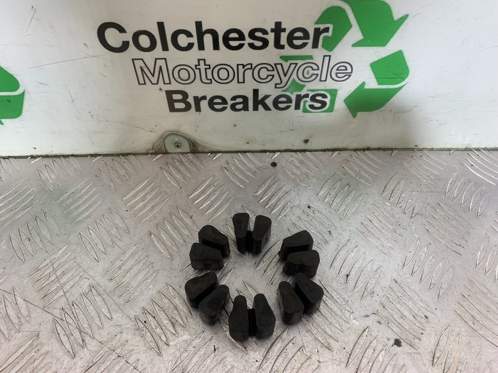KTM 690 DUKE R LC4 CUSH DRIVER RUBBERS YEAR 2012-2015  (CMB1180)