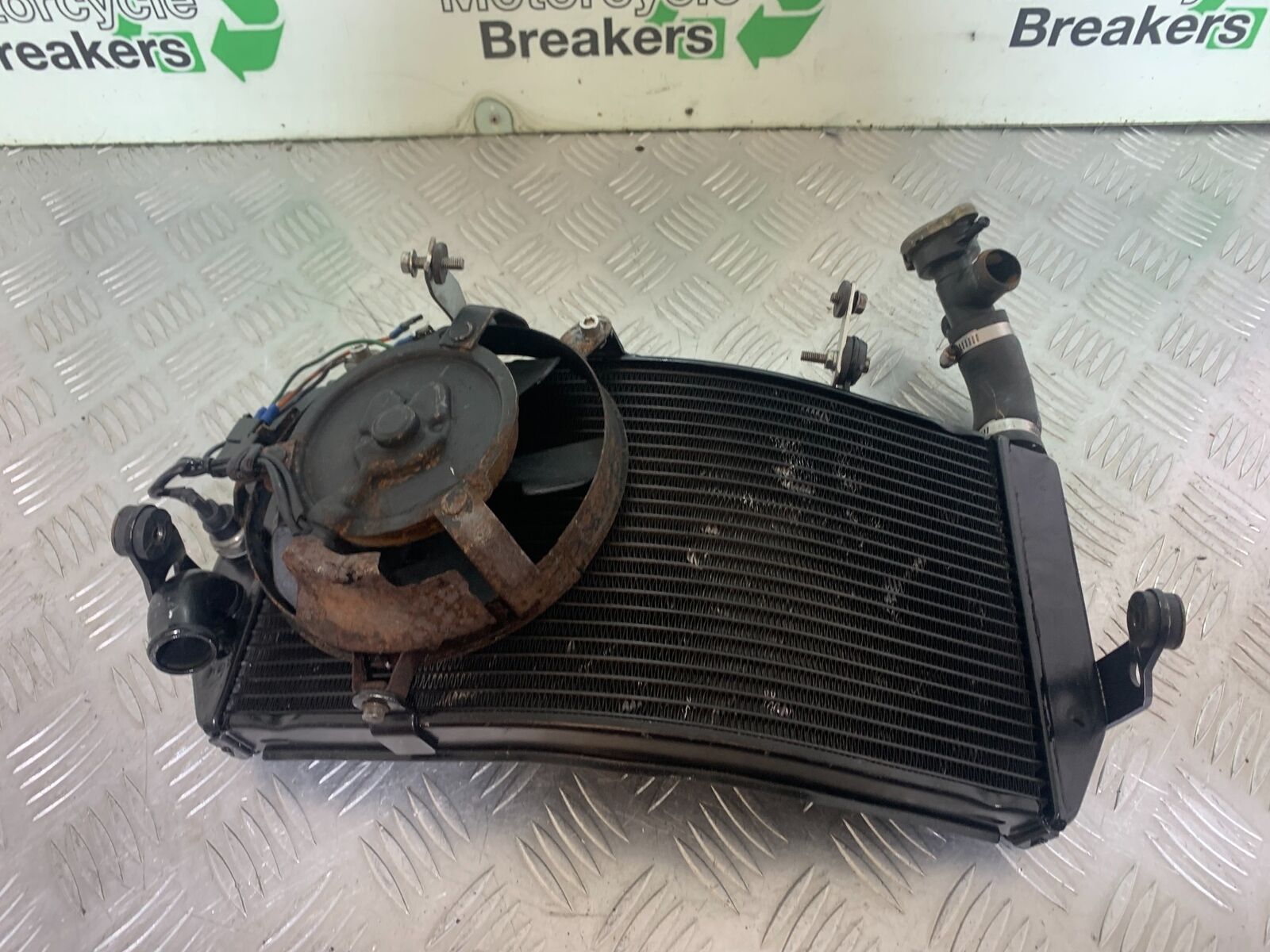 HONDA CBR600 CBR 600 RADIATOR  YEAR 1998 CMB1133)