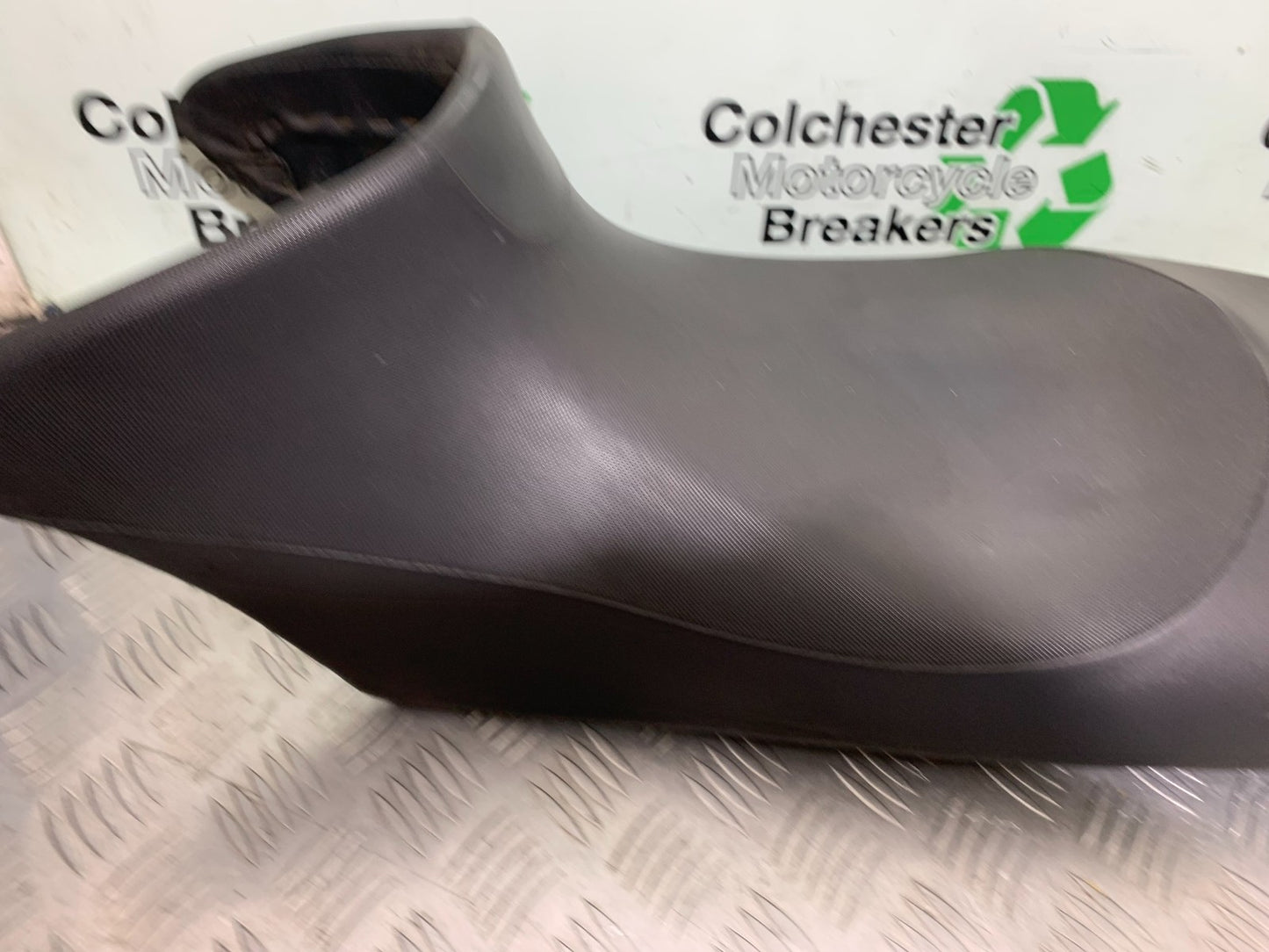 HONDA XL125 VARADERO SEAT  YEAR 2001-2006  (CMB1304)