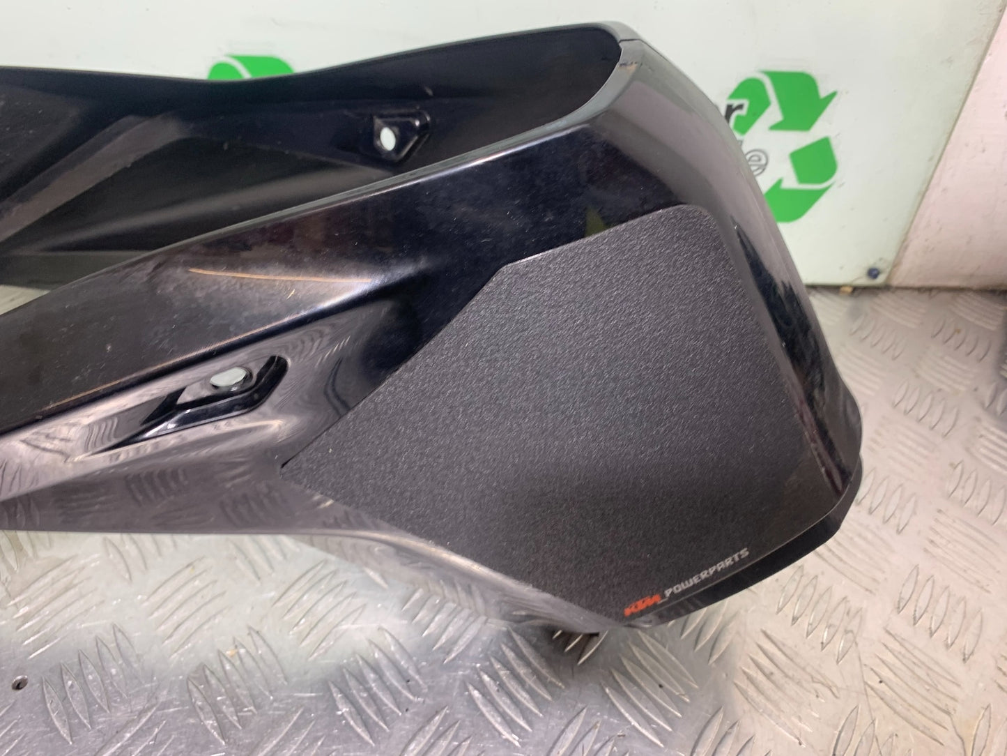 KTM 790 DUKE PETROL TANK SURROUND  YEAR 2018-2021  (CMB11150)