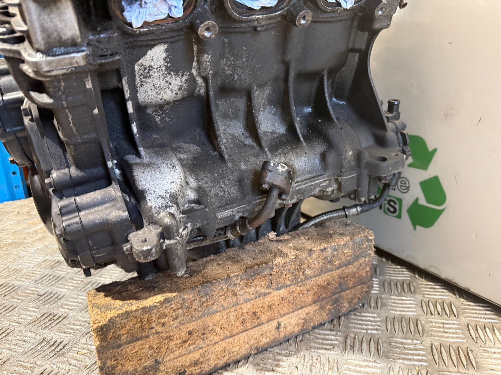 TRIUMPH 955i DAYTONA ENGINE YEAR 2002-2006 (CMB1229)