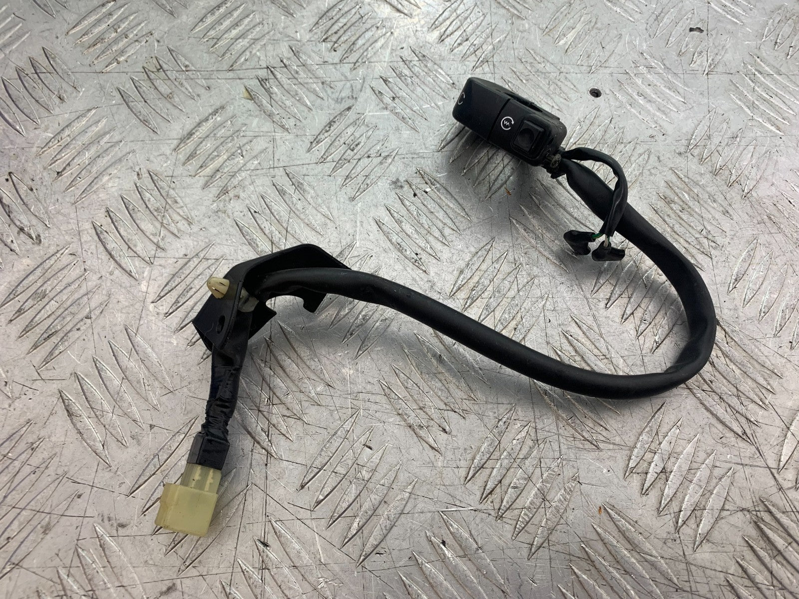 HONDA CBR1000 rr FIREBLADE RIGHT SWITCH GEAR  YEAR 2006 (CMB1220)