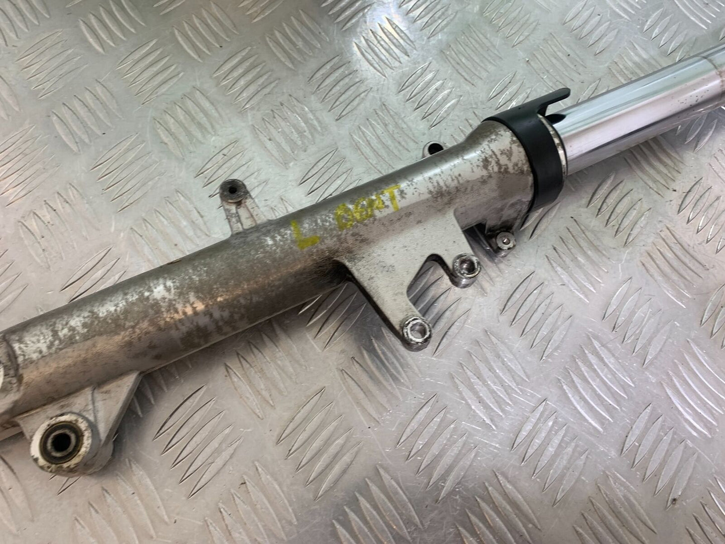 HONDA CBR1100 BLACKBIRD LEFT FORK  (BENT) YEAR 1996-1998 (CMB1017)
